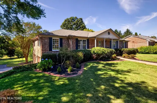 717 Kempton Rd, Knoxville, TN 37909