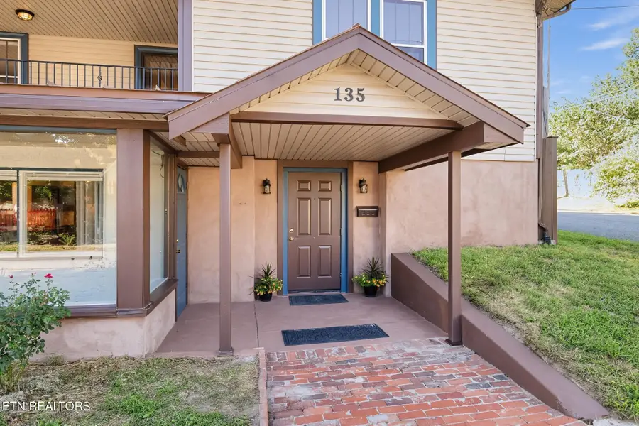 135 E Emerald Ave, Knoxville, TN 37917 - #2