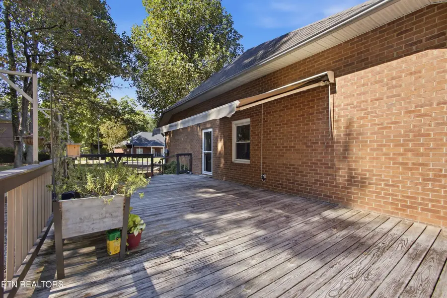 221 Brentwood Way, Kingston, TN 37763 - #3