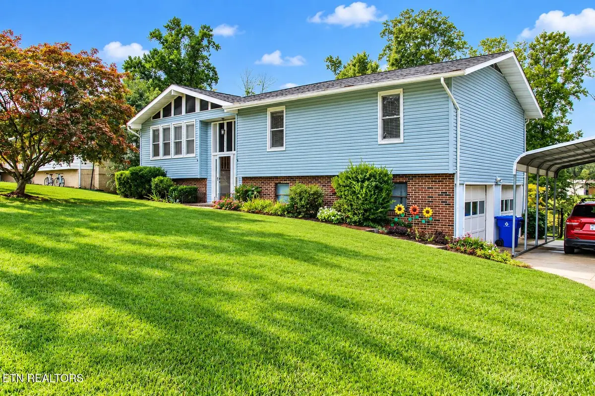 314 S Apache Rd, Clinton, TN 37716 - #1