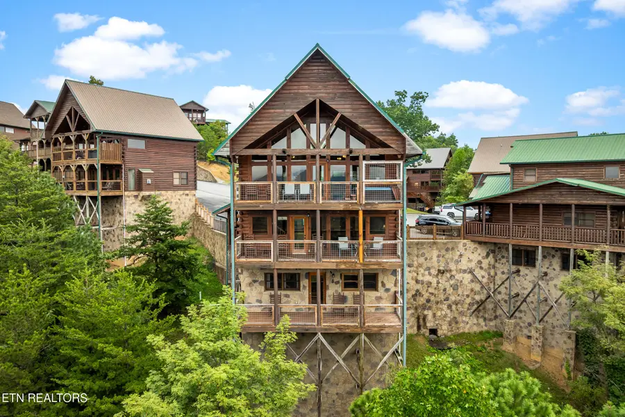 2422 Breezy Ridge Drive, Sevierville, TN 37876 - #2