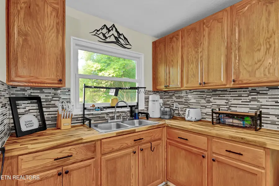 604 Florida Ave, Oak Ridge, TN 37830 - #3