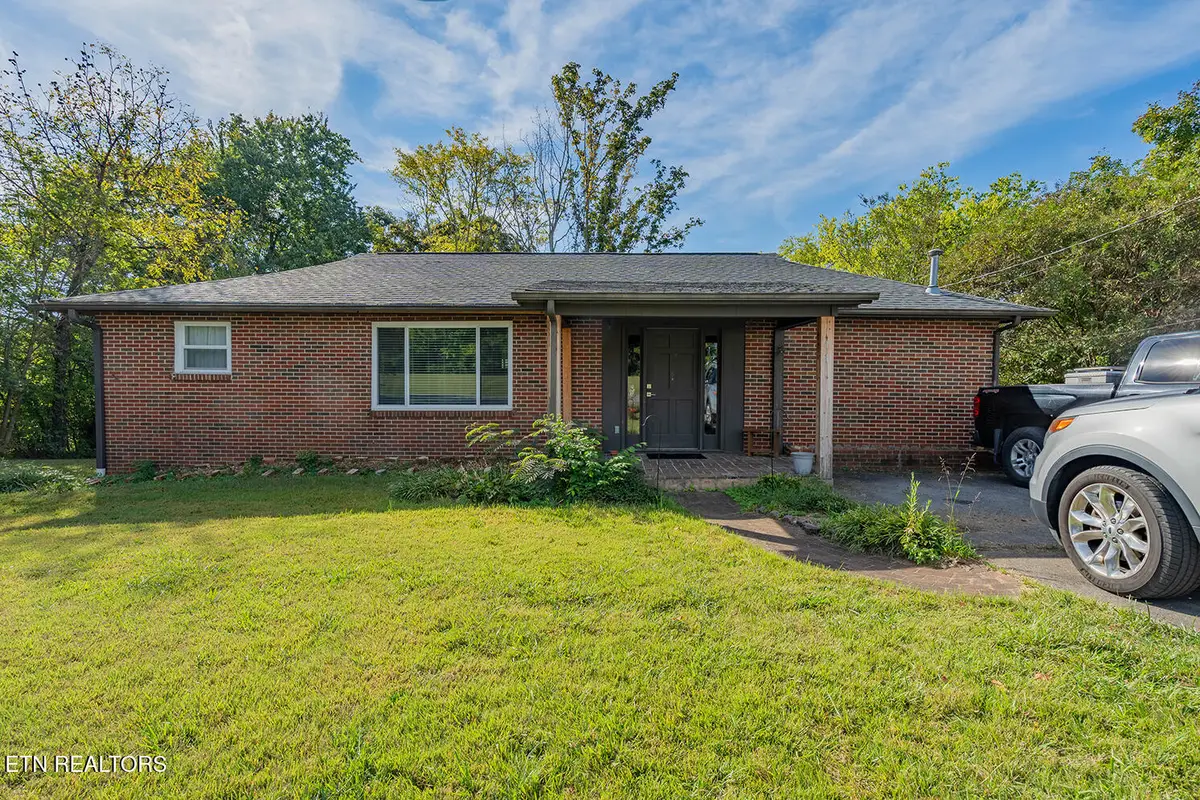 11 Ervin St, Athens, TN 37303 - #1