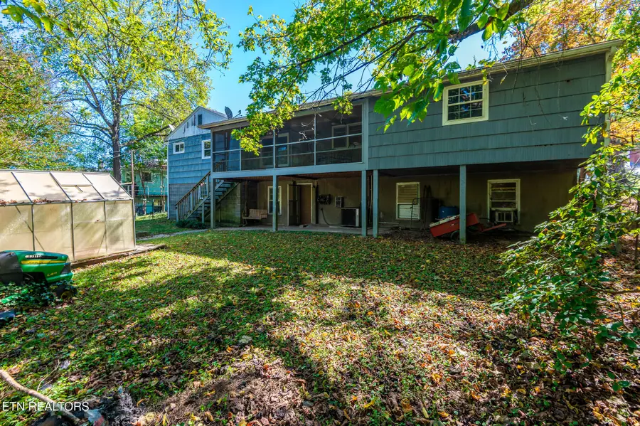 401 W Ridgecrest Drive, Kingston, TN 37763 - #3