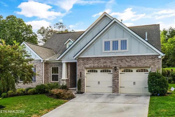 10720 Hunters Knoll Lane, Knoxville, TN 37932