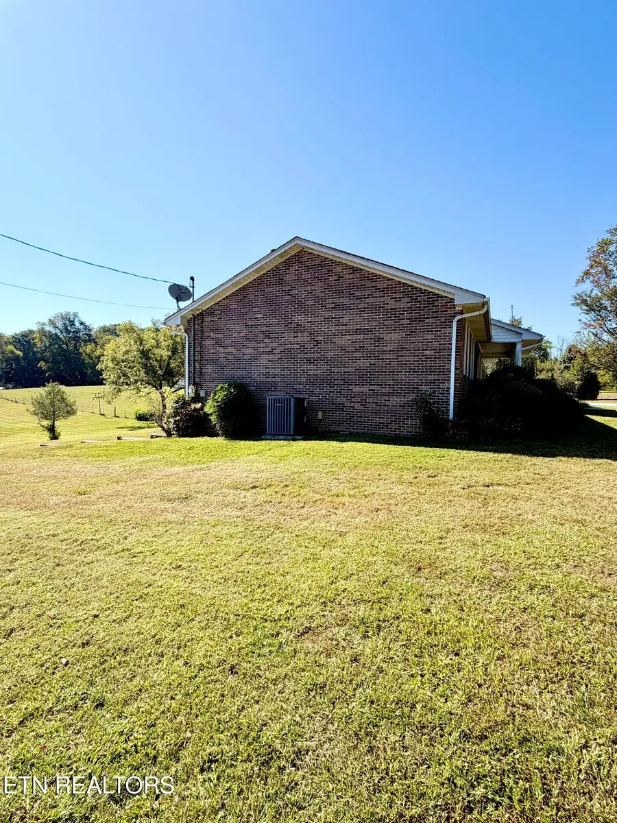 1922 N Charles G Seivers Blvd, Clinton, TN 37716 - #2