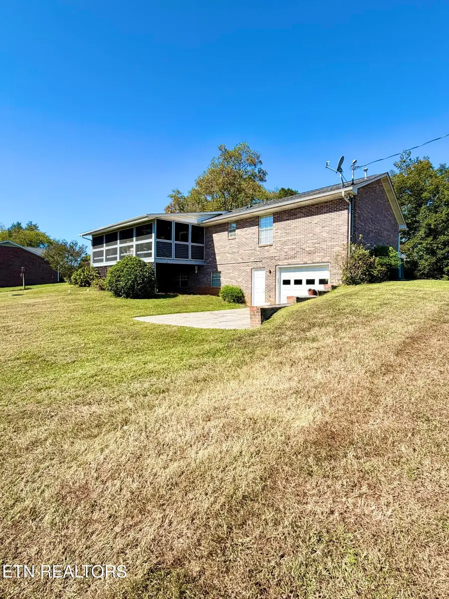 1922 N Charles G Seivers Blvd, Clinton, TN 37716 - #3