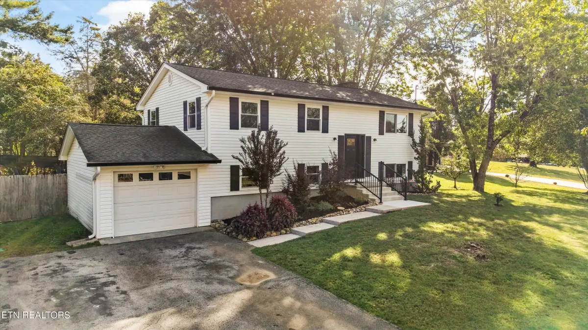 712 Owl Hollow Rd, Knoxville, TN 37923 - #1