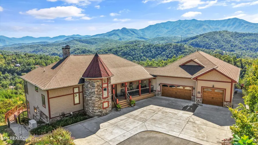 706 Nocks Drive, Gatlinburg, TN 37738 - #2
