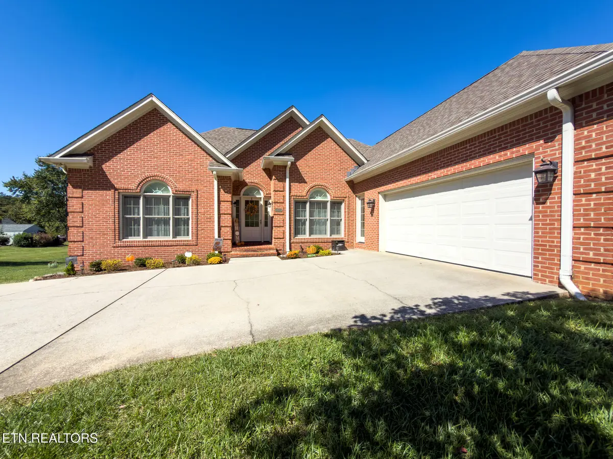 2451 Parris Drive, Lenoir City, TN 37772 - #1