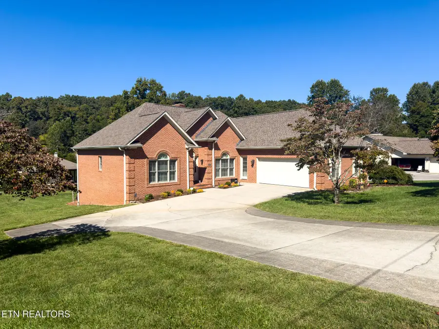 2451 Parris Drive, Lenoir City, TN 37772 - #2