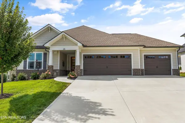 255 Trillium Tr, Lenoir City, TN 37771