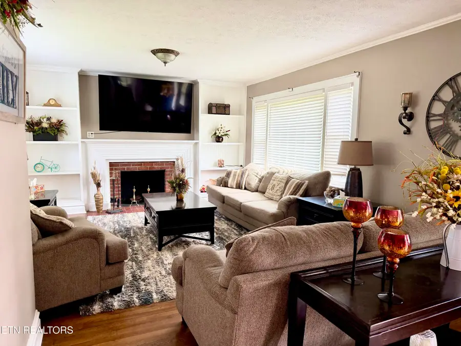 108 W Elm St, Lafollette, TN 37766 - #3