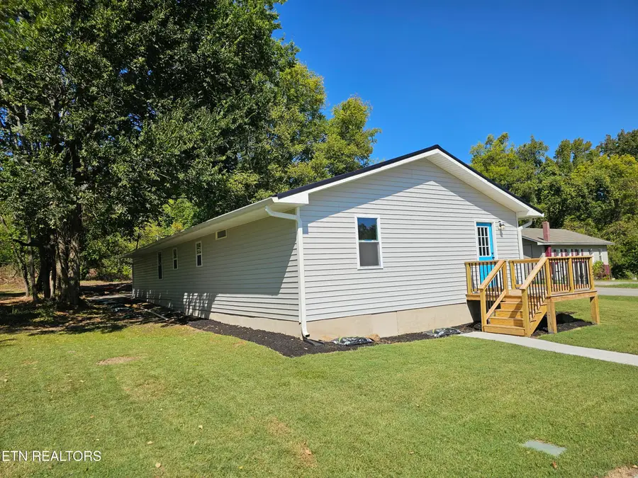 321 N Dunlap Ave, Rockwood, TN 37854 - #3