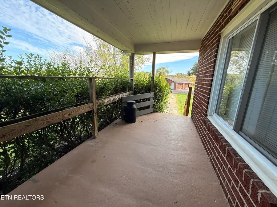 469 Patchwork Rd, Rose Hill, VA 24281 - #2