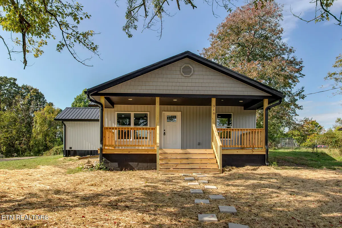 319 S Church Ave, Rockwood, TN 37854 - #1