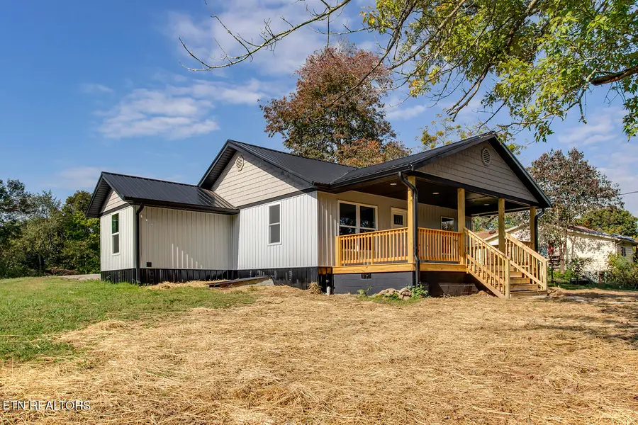319 S Church Ave, Rockwood, TN 37854 - #2