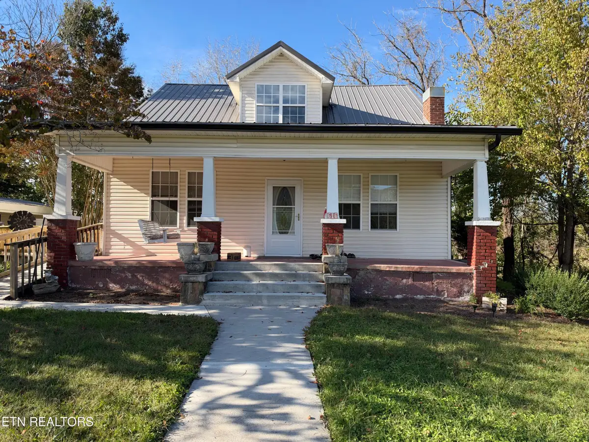 616 Balmoral Rd, Middlesboro, KY 40965 - #1
