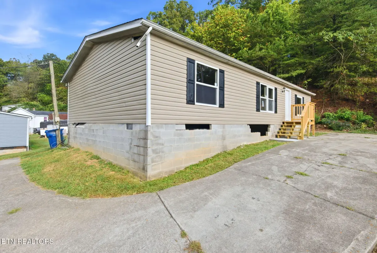 445 W Broad St, Clinton, TN 37716 - #1