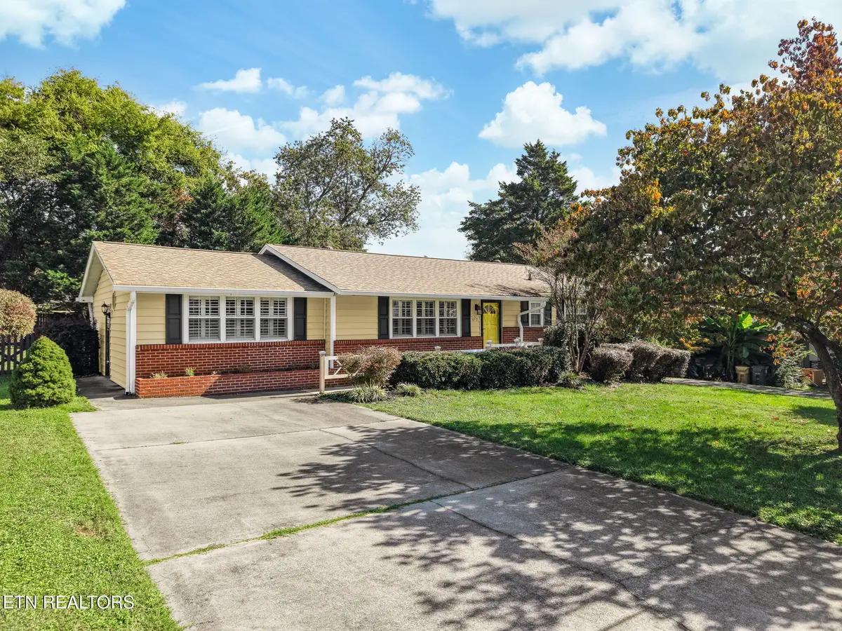 5620 Scenichills Rd, Knoxville, TN 37912 - #1