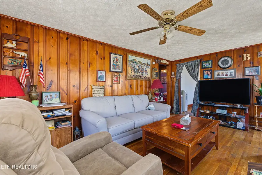 506 E Hemlock St, Lafollette, TN 37766 - #3