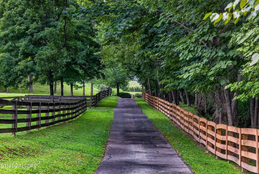 3790 Hollybrook Rd, Rockford, TN 37853 - #3