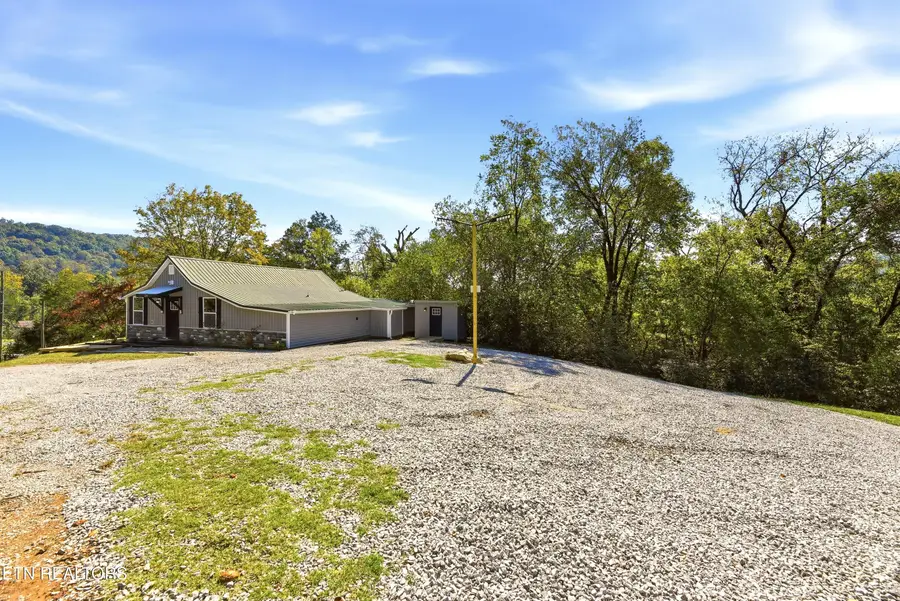215 Longfield Rd, Rocky Top, TN 37769 - #3