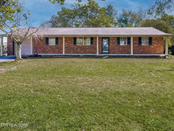 1370 Russell Lane, Lenoir City, TN 37772