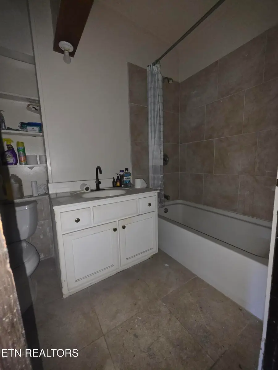 900 W Broadway St, Lenoir City, TN 37771 - #3