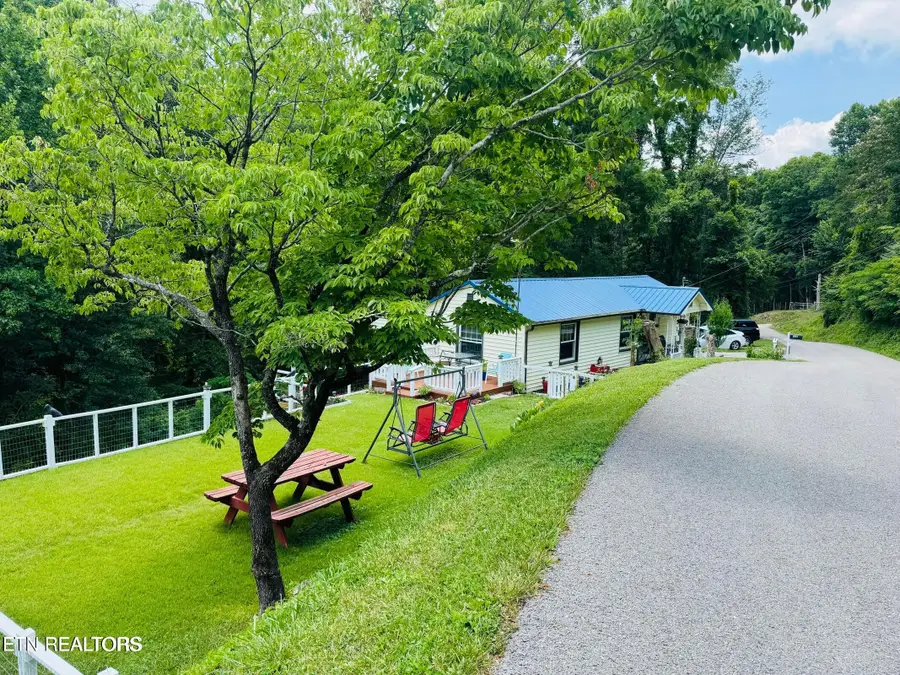681 Island Cove Rd, Rocky Top, TN 37769 - #2