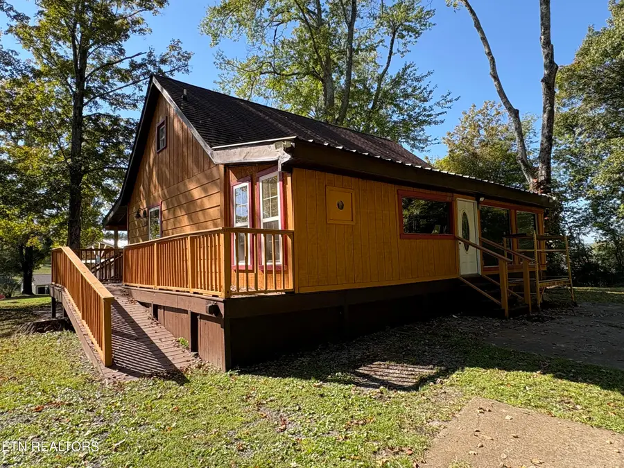 6104 Roberts Rd, Corryton, TN 37721 - #2