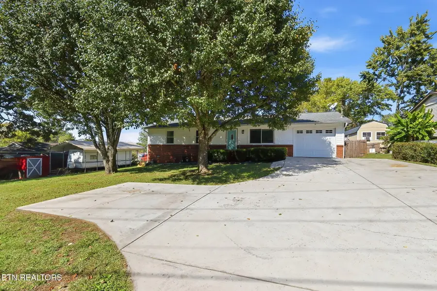 733 E Beaver Creek Drive, Knoxville, TN 37918 - #3