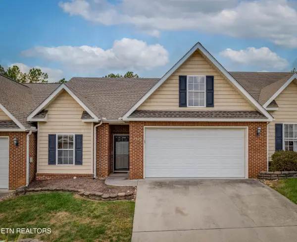 7032 Pemmbrooke Shire Lane, Knoxville, TN 37909