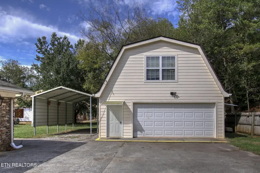 1412 Hillvale Rd, Louisville, TN 37777 - #2