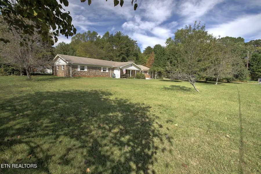1412 Hillvale Rd, Louisville, TN 37777 - #3