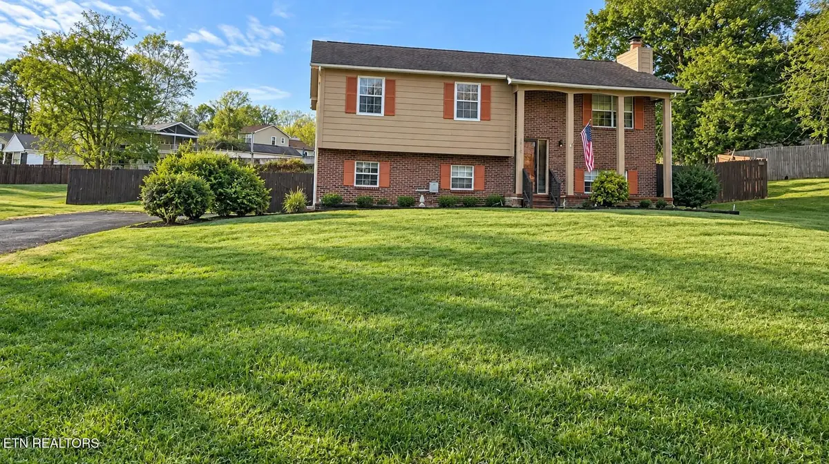 1819 Strathmore Rd, Knoxville, TN 37922 - #1