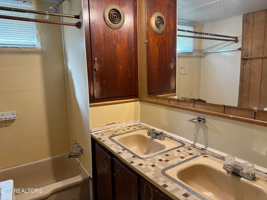 119 Old Airport Rd, Oakdale, TN 37829 - #2
