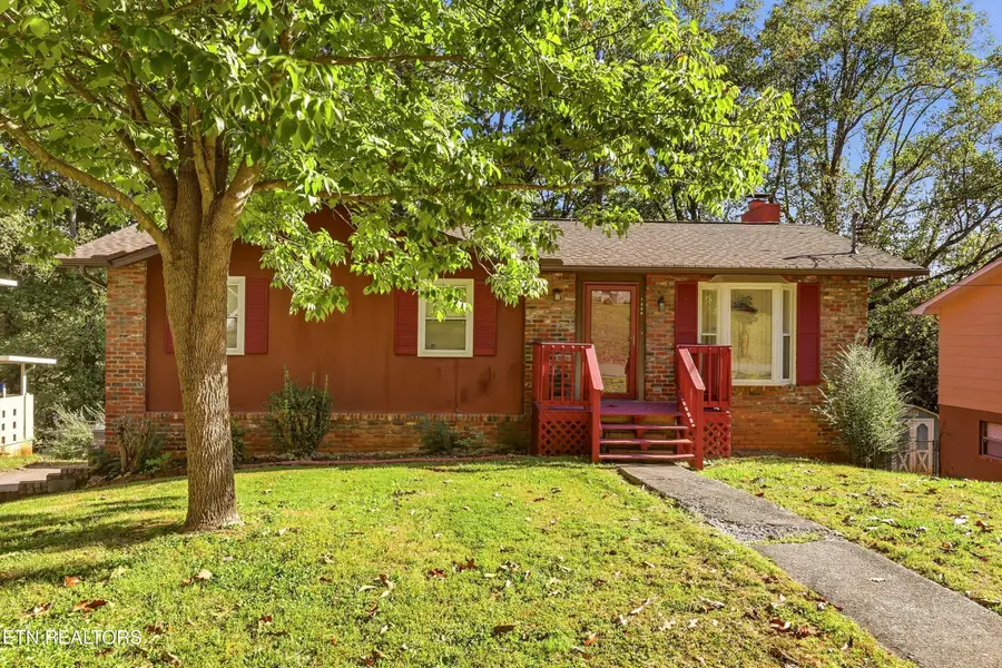 1324 Iroquois St, Knoxville, TN 37915 - #2