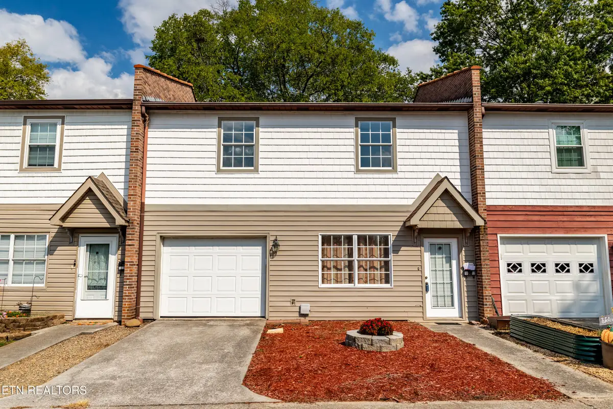 1012 Young Ave, Maryville, TN 37801 - #1
