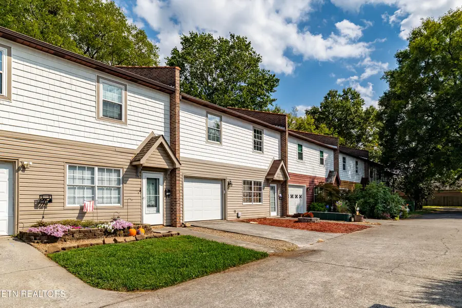 1012 Young Ave, Maryville, TN 37801 - #2