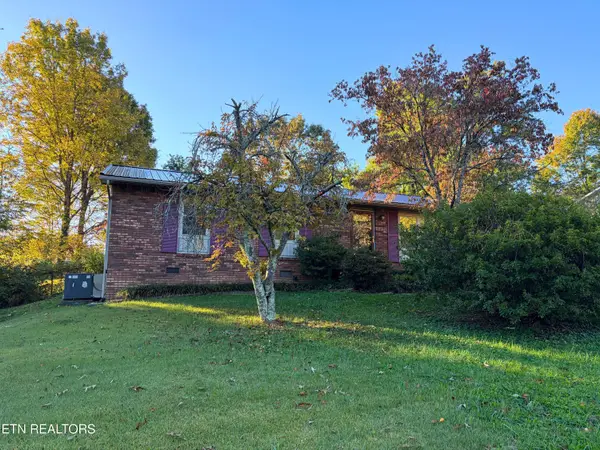 5828 Wooded Acres Drive, Knoxville, TN 37921