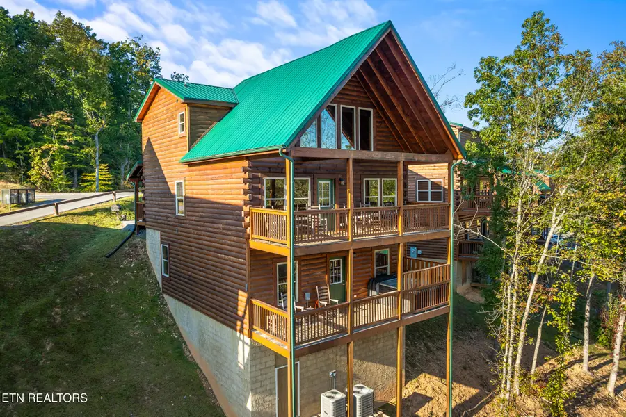 813 String Run Way St, Pigeon Forge, TN 37863 - #3