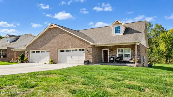 3021 Villas Creekside Drive, Dandridge, TN 37725