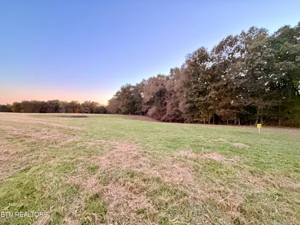 Poke Patch Rd, Crossville, TN 38572