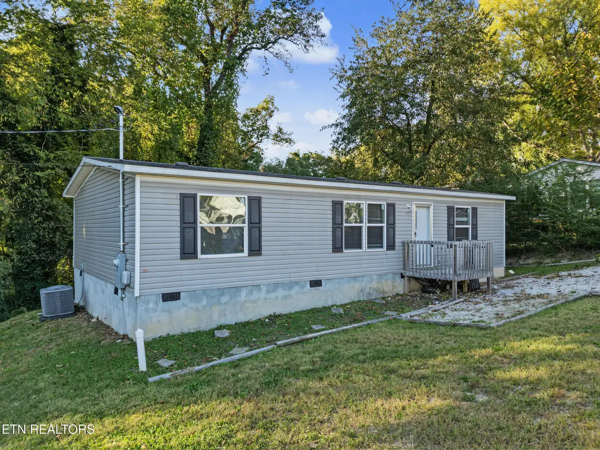 438 Jarnigan St, Clinton, TN 37716 - #1