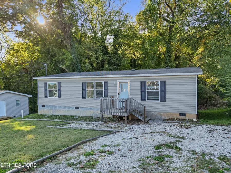 438 Jarnigan St, Clinton, TN 37716 - #3