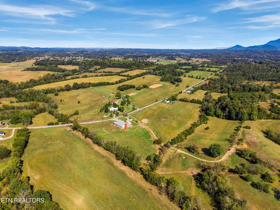 2040 Ellejoy Rd, Seymour, TN 37865 - #2