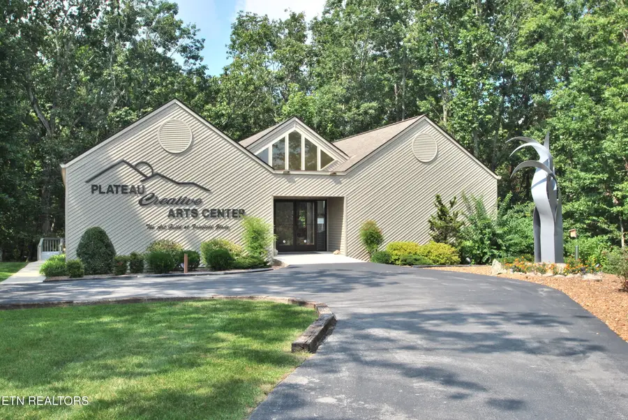 138 Manchester Rd, Crossville, TN 38558 - #3