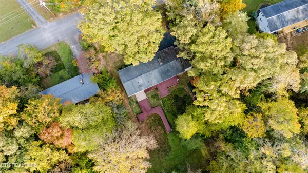 121 Nebraska Ave, Oak Ridge, TN 37830