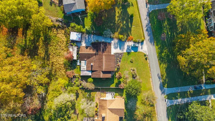909 Riverbend Rd, Clinton, TN 37716 - #2